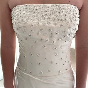 Reem Akra wedding dress. Worn once. Professionally cleaned and stored. Size 10FR